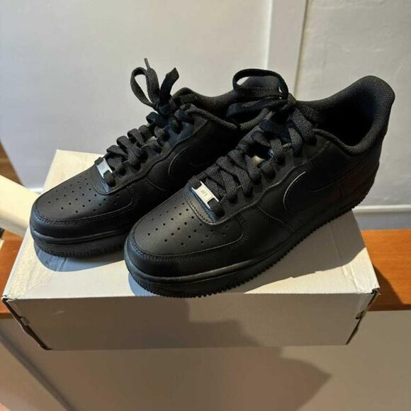 Nike Air Force Triple Black 9.5 New in Box - Picture 1 of 5